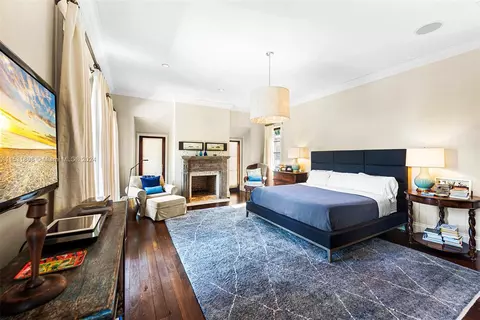 Bedroom - 5295 Hammock Dr, Coral Gables, FL 33156 photo 1 of 3