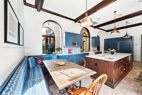 Kitchen - 5295 Hammock Dr, Coral Gables, FL 33156 photo 3 of 4