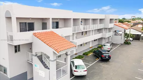 2670 W 76th St #102, Hialeah, FL 33016