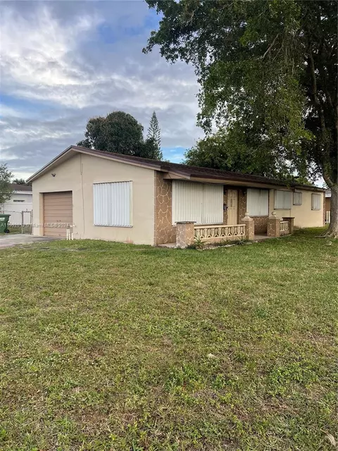 1001 SW 72nd Ave, Pembroke Pines, FL 33023