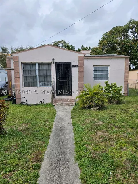 945 NW 53rd St, Miami, FL 33127
