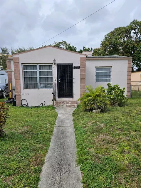 945 NW 53rd St, Miami, FL 33127