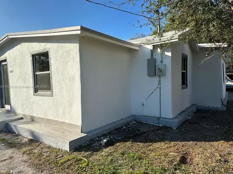 2425 NW 66th St, Miami, FL 33147