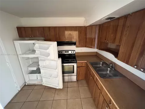 3610 NW 21st St #401, Lauderdale Lakes, FL 33311