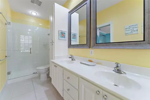 Bath - 136 Milbridge Dr, Jupiter, FL 33458 photo 3 of 4