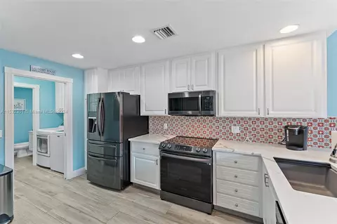 Kitchen - 136 Milbridge Dr, Jupiter, FL 33458 photo 3 of 4