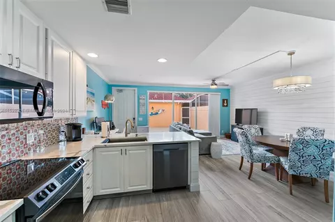 Kitchen - 136 Milbridge Dr, Jupiter, FL 33458 photo 4 of 4