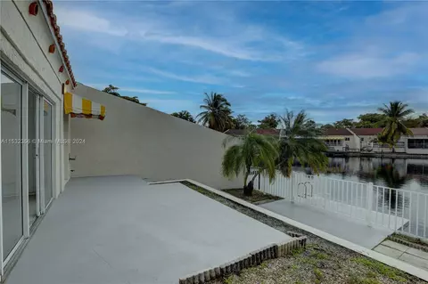 Exterior - 7202 Jacaranda Ln #7202, Miami Lakes, FL 33014 photo 2 of 8