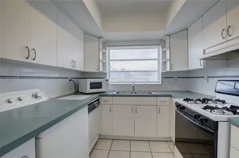 Kitchen - 7202 Jacaranda Ln #7202, Miami Lakes, FL 33014 photo 1 of 3
