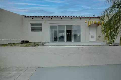Exterior - 7202 Jacaranda Ln #7202, Miami Lakes, FL 33014 photo 5 of 8