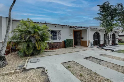 Exterior - 7202 Jacaranda Ln #7202, Miami Lakes, FL 33014 photo 7 of 8