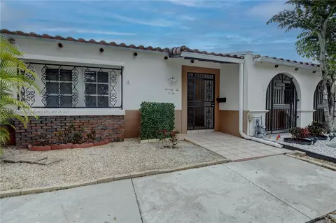 Exterior - 7202 Jacaranda Ln #7202, Miami Lakes, FL 33014 photo 8 of 8