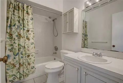 Bath - 7202 Jacaranda Ln #7202, Miami Lakes, FL 33014 photo 1 of 3