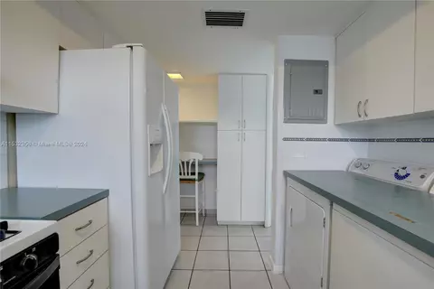 Kitchen - 7202 Jacaranda Ln #7202, Miami Lakes, FL 33014 photo 3 of 3