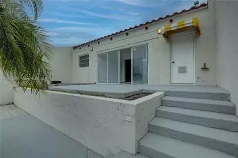 Exterior - 7202 Jacaranda Ln #7202, Miami Lakes, FL 33014 photo 6 of 8