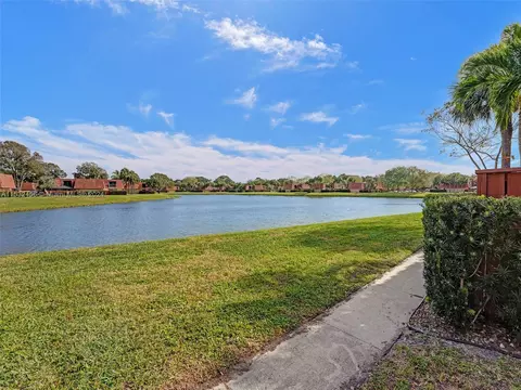 313 Buttonwood Ln, Boynton Beach, FL 33436