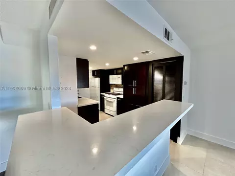 17911 NW 68th Ave #O203, Hialeah, FL 33015
