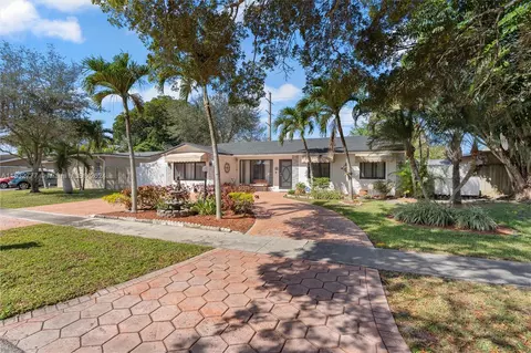 1220 NW 96th Ter, Pembroke Pines, FL 33024