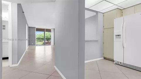 3001 W Rolling Hills Cir #307, Davie, FL 33328
