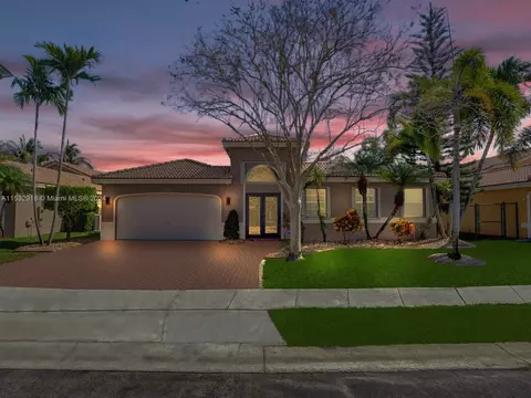 585 SW 198th Ter, Pembroke Pines, FL 33029