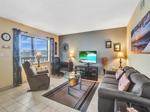 17001 NE 13th Ave #207, Miami, FL 33162