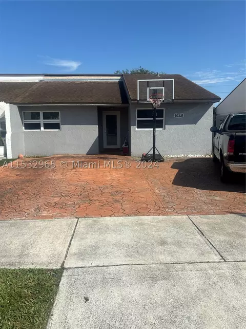 527 SW 95th Ct, Miami, FL 33174