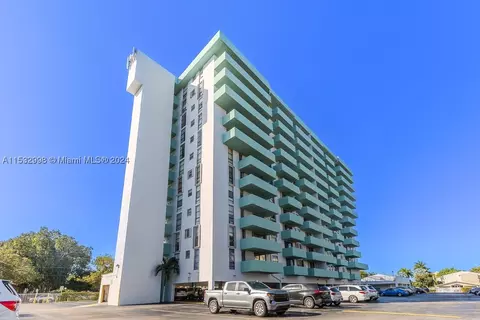 1825 W 44th Pl #808, Hialeah, FL 33012