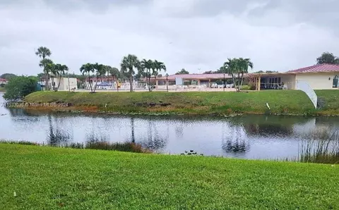 105 Lake Dora Dr #105, West Palm Beach, FL 33411