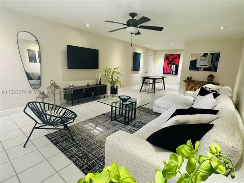 9404 SW 77th Ave #M2, Miami, FL 33156