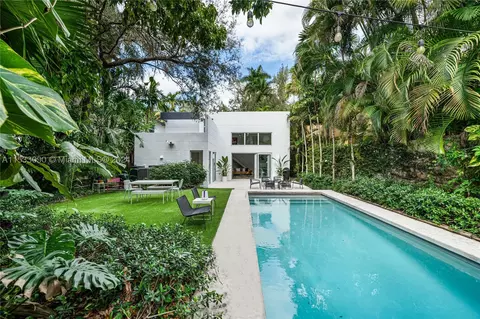 3550 Avocado Ave, Miami, FL 33133