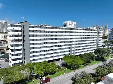 3545 NE 166th St #703, North Miami Beach, FL 33160