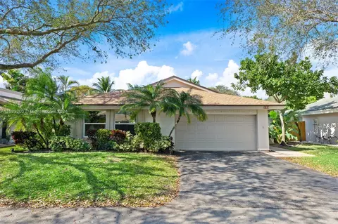 113 Kensington Rd, Hollywood, FL 33021