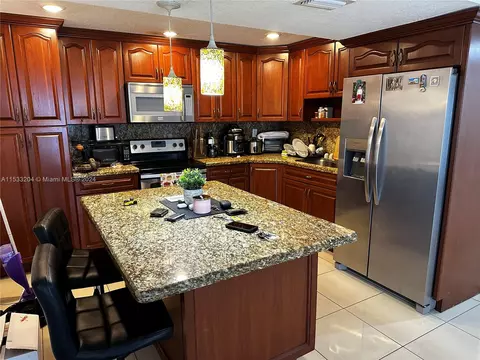 823 W 79th St, Hialeah, FL 33014 photo 2