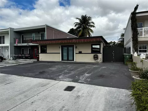 823 W 79th St, Hialeah, FL 33014
