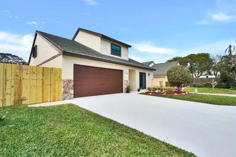 114 Beaumont Ln, Palm Beach Gardens, FL 33410