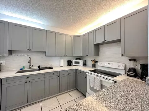 Undisclosed, Key Biscayne, FL 33149 photo 11