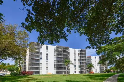 3101 N Country Club Dr #709, Aventura, FL 33180