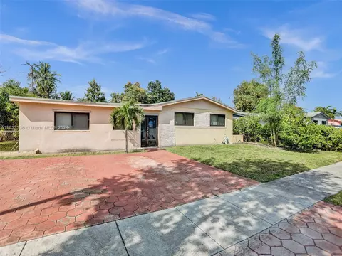 471 NE 180th Dr, North Miami Beach, FL 33162