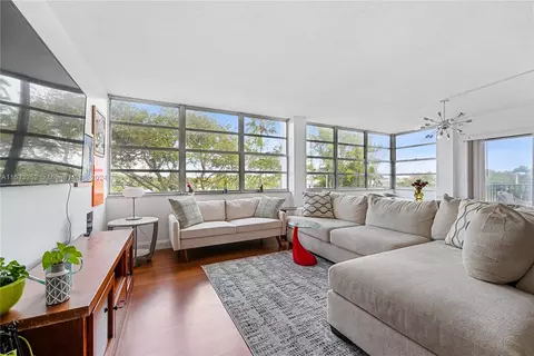 11930 N Bayshore Dr #302, North Miami, FL 33181