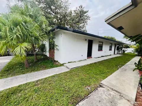19-21 SE 4th Ter, Dania Beach, FL 33004