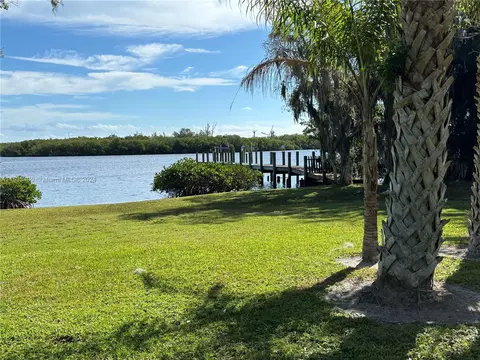 830 SW 29th St, Palm City, FL 34990