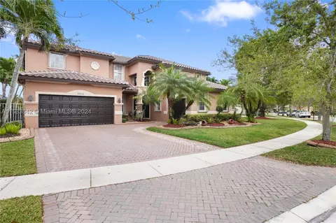 19251 S Hibiscus St, Weston, FL 33332