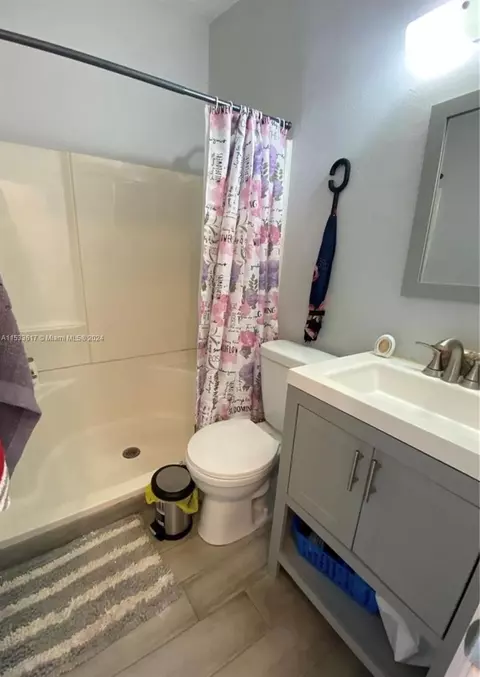 Bath - 258 E 12th St, Hialeah, FL 33010 photo 2 of 2