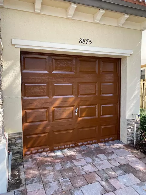 8875 NW 98th Ct, Doral, FL 33178