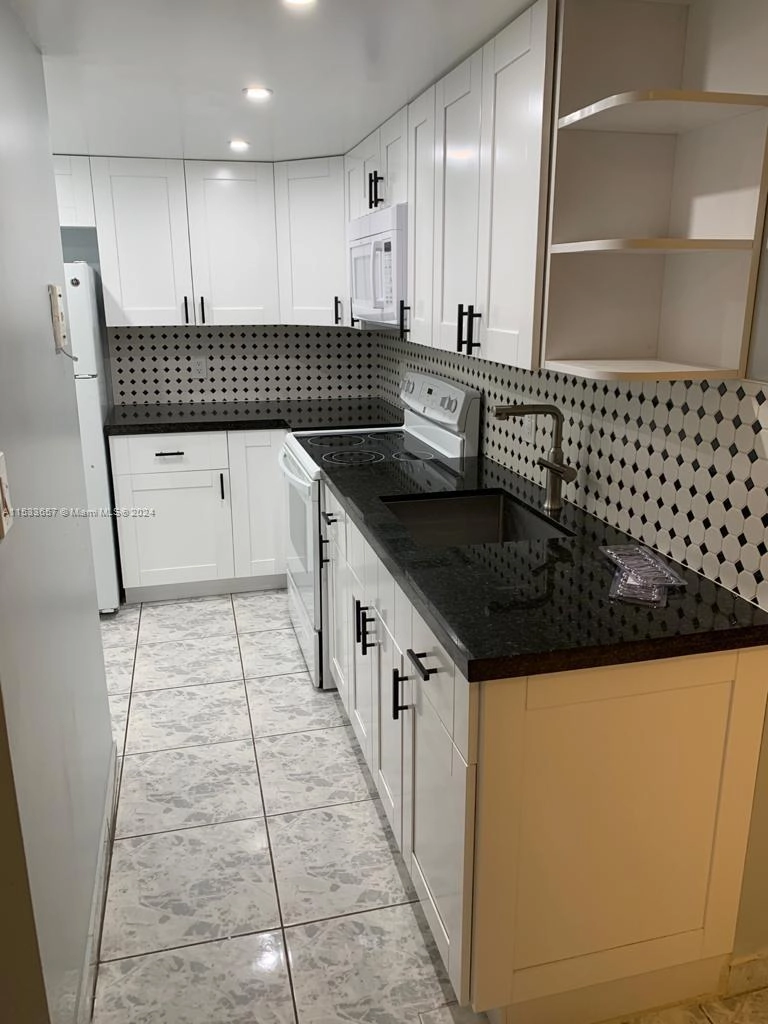 1990 Marseille Dr Unit 206  