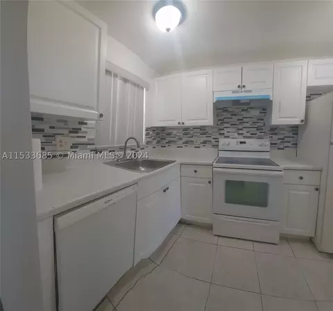 2600 W Sunrise Lakes Dr #210, Sunrise, FL 33322