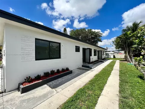 2465 NW 35th St, Miami, FL 33142