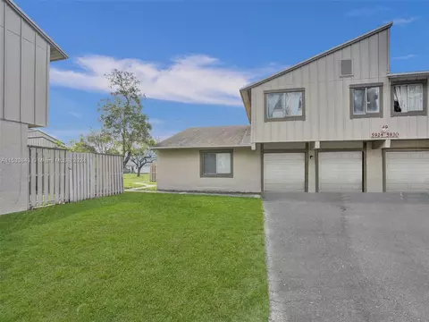 5928 NW 21st St #49-C, Lauderhill, FL 33313