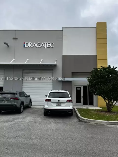 10893 NW 17th St, Sweetwater, FL 33172