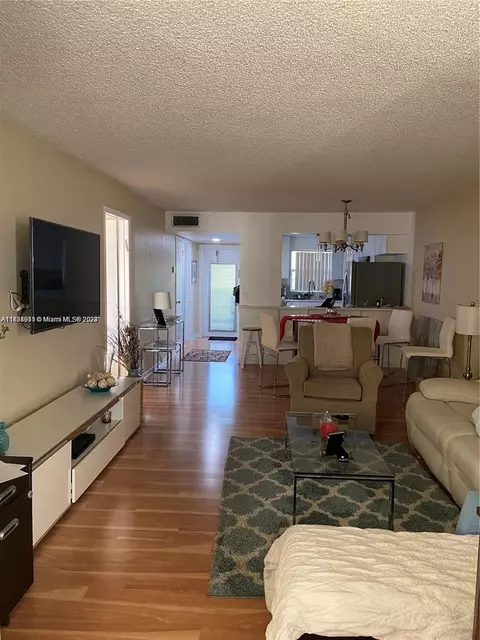 9881 Sunrise Lakes Blvd #204, Sunrise, FL 33322
